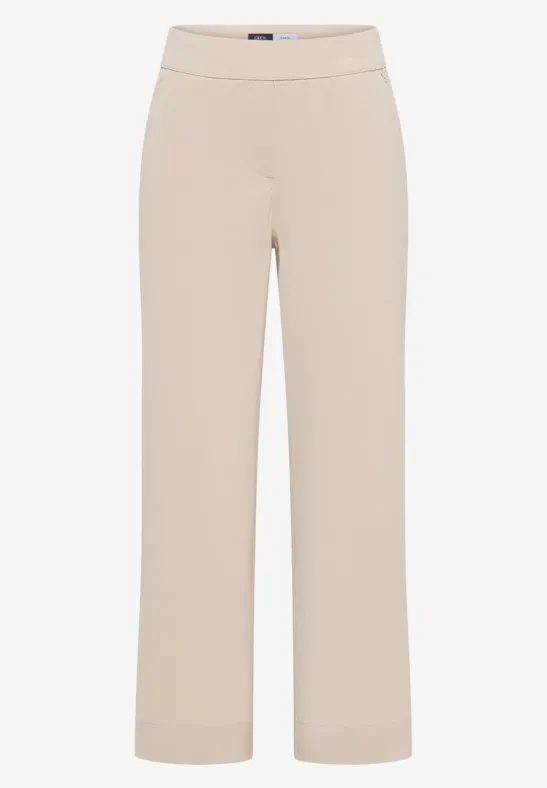 Beige, weit geschnittene Hose mit hohem Bund aus leichtem Stoff.