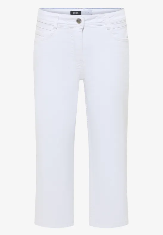 Weiße Damen-Caprihose mit Knopfverschluss, fünf Taschen und geradem, knielangem Schnitt.