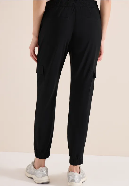 Mid Waist Slim Leg Hose im Cargo-Look Black