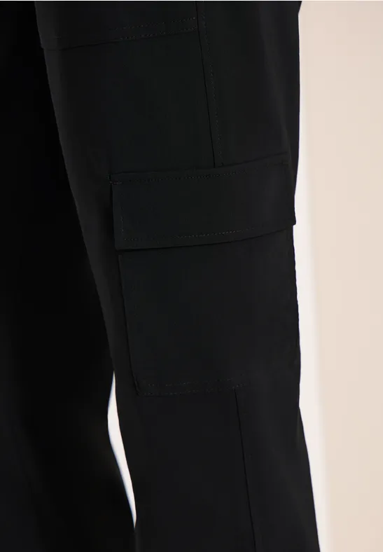 Mid Waist Slim Leg Hose im Cargo-Look Black