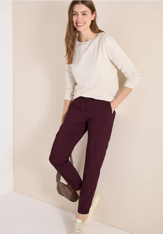 Mid Waist Slim Legs broek in cargo-look grape red