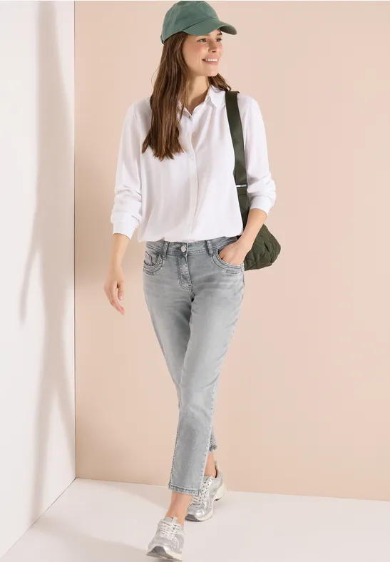 Mid Waist Slim Leg Jeans dans un Casual Fit mid grey used wash