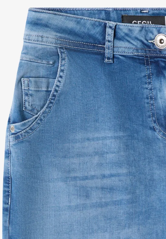 Jean bleu avec ceinture et poches avant