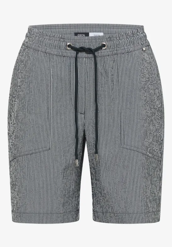 Graue Shorts aus strukturiertem Stoff mit Kordelzugbund und dekorativer Kette, knielang.