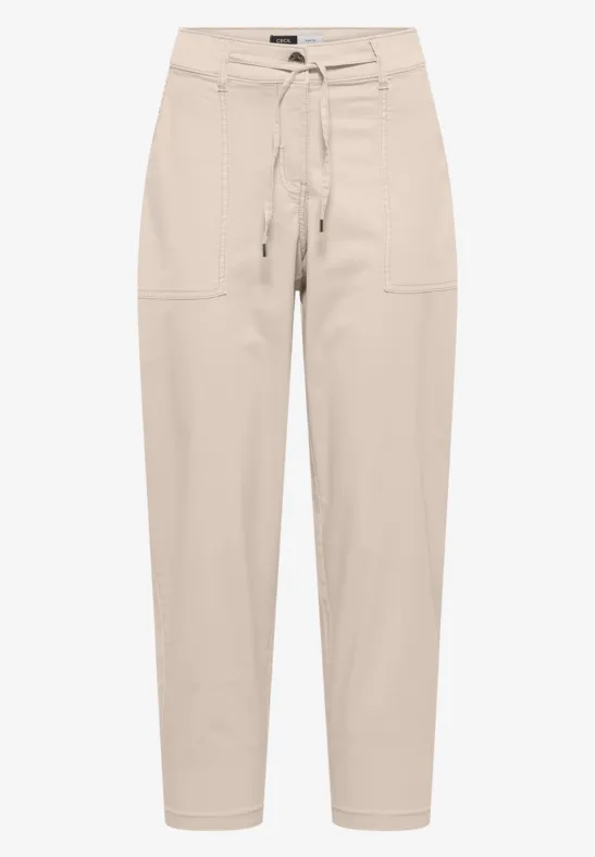 Pantalon paperbag beige taille haute à jambes larges avec ceinture à nouer.