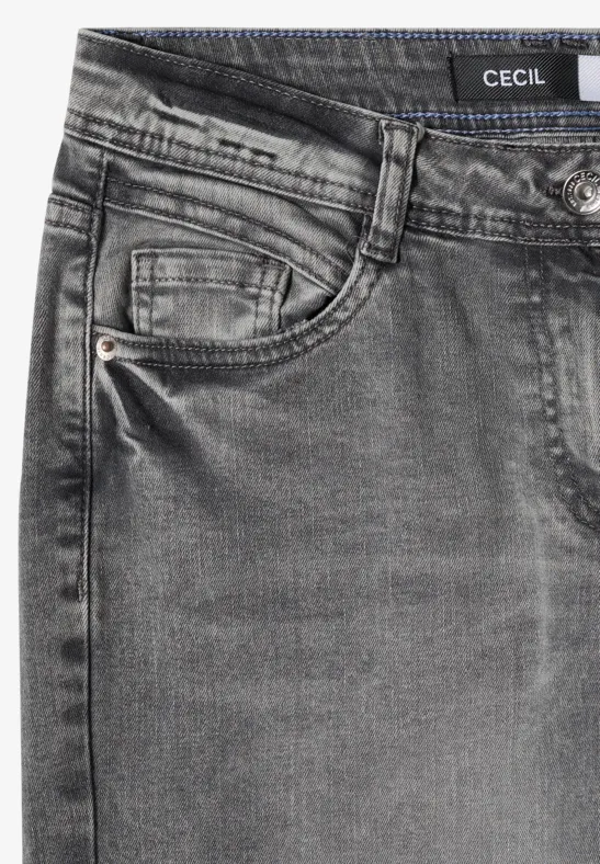 Graue Jeans mit Fronttasche und sichtbarem Markenlabel „Cecil“.