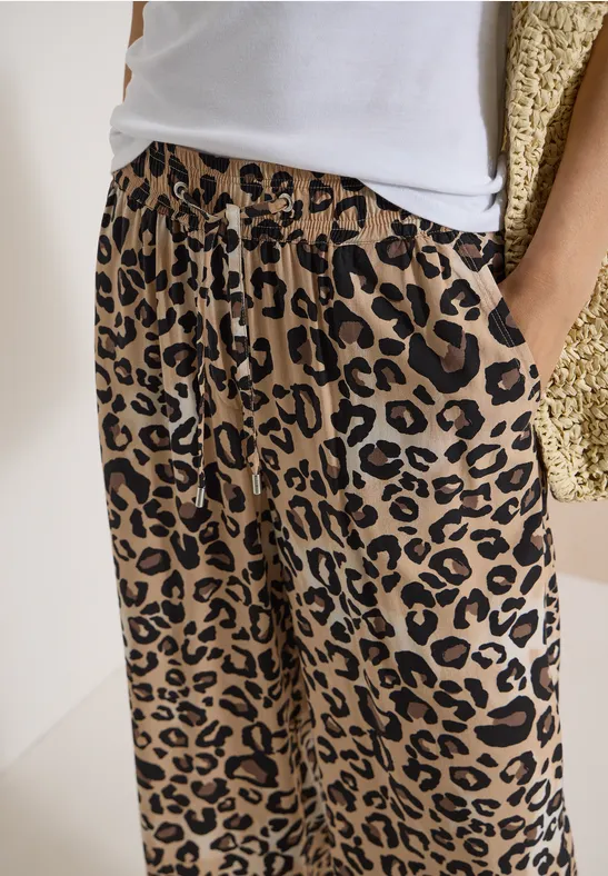 Pantalon confortable beige à motif léopard