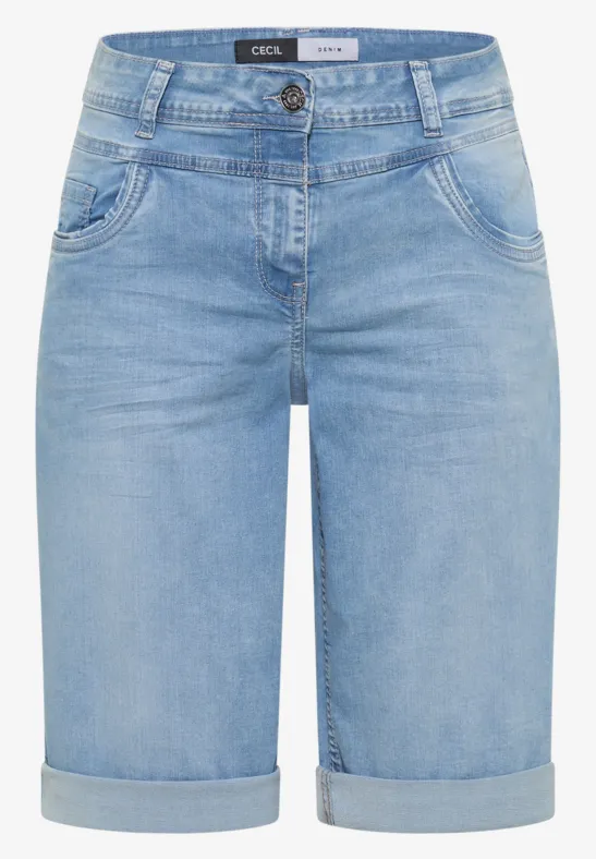 Hellblaue Jeans-Shorts mit Umschlag am Saum und klassischen Taschen