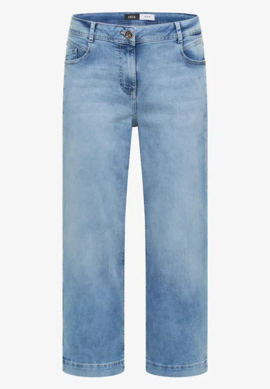 Lichtblauwe jeans met rechte pasvorm, middenhoge taille en klassieke vijf zakken.