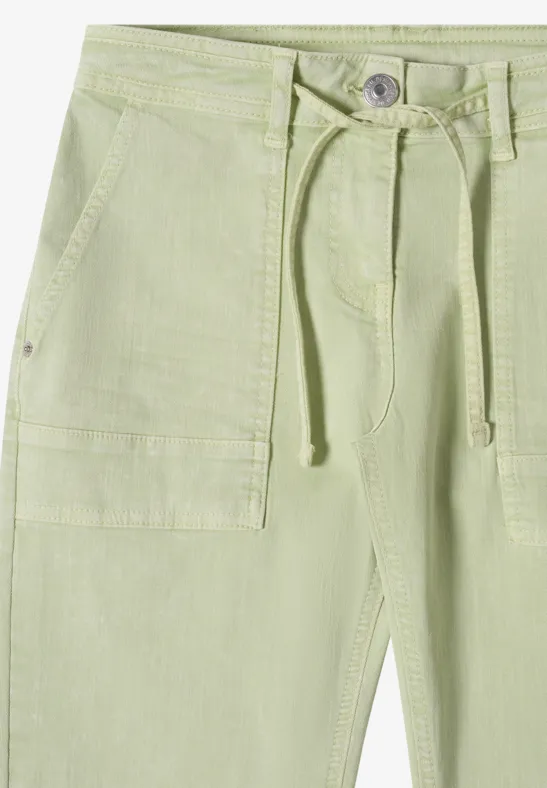 Helle olivgrüne Cargo-Hose mit Tunnelzug und aufgesetzten Taschen