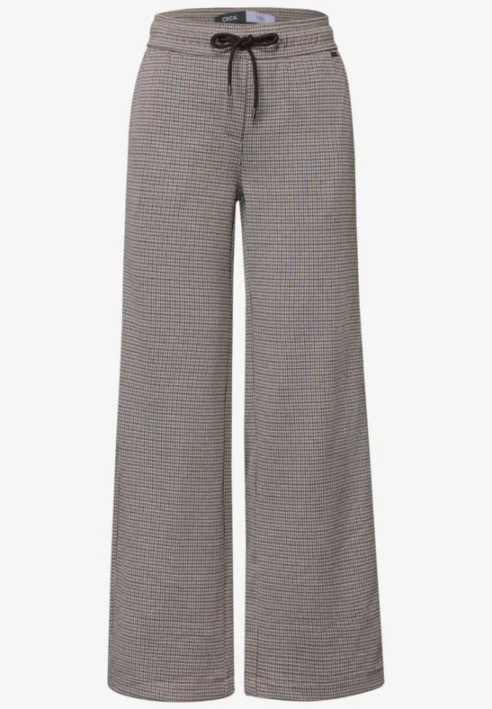 Pantalon lounge gris à jambe large, motif discret et cordon de serrage à la taille.