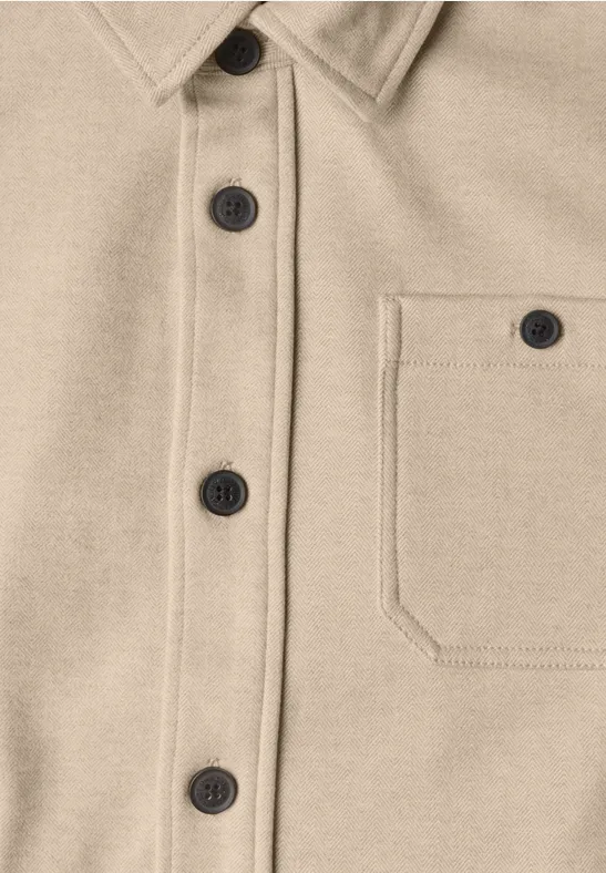 Beige Hemdjacke mit Brusttasche und schwarzen Knöpfen