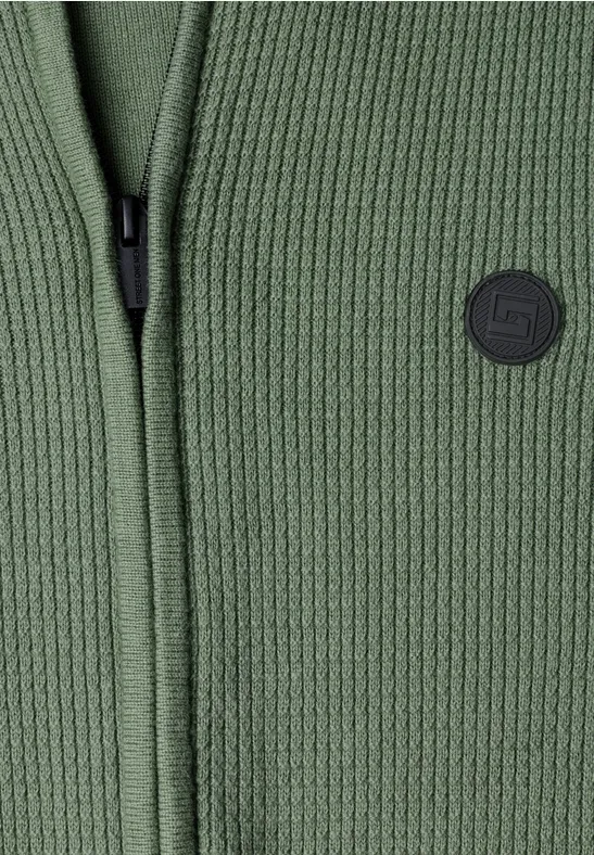 Olivegrüne, fein gerippte Strickjacke mit durchgehendem Reißverschluss und dezentem Logo-Patch.