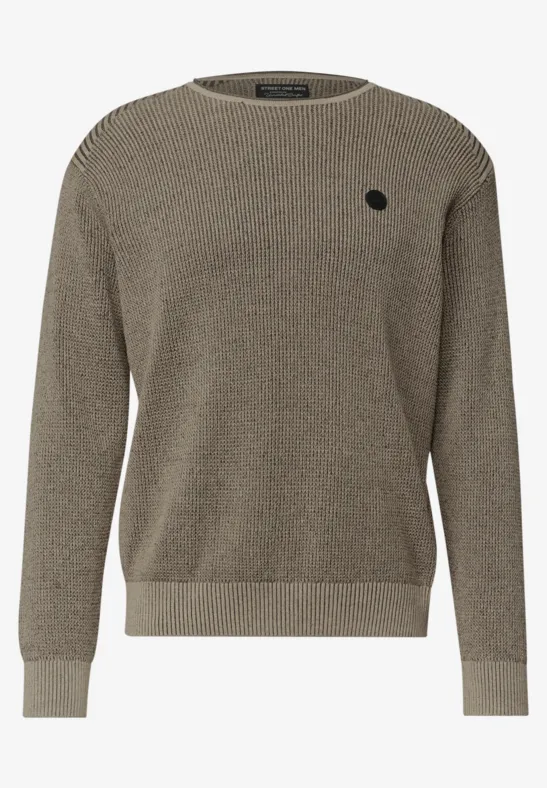 Grauer Strickpullover mit Rundhalsausschnitt und kleinem Logo auf der Brust.