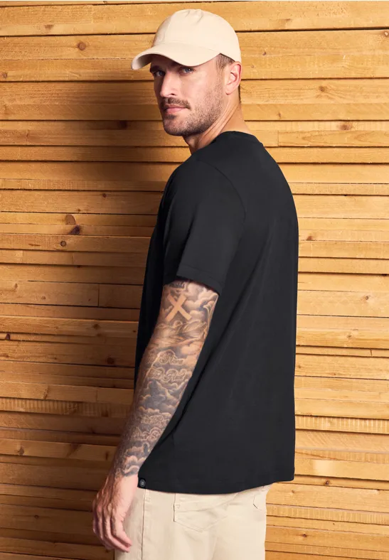 Basic T-Shirt in Unifarbe Black