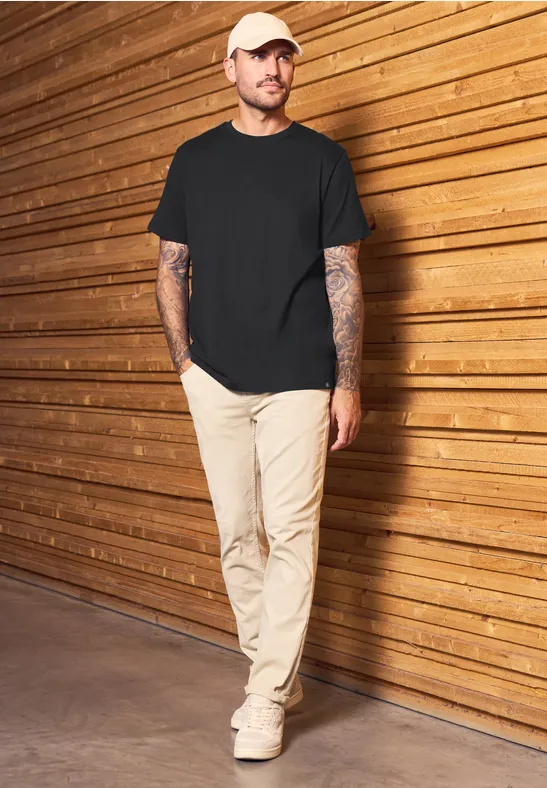 Basic T-Shirt in Unifarbe Black