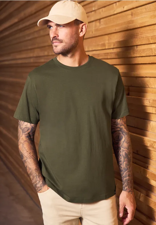 Basic T-Shirt in Unifarbe vintage green