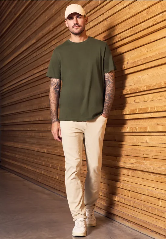 Basic T-Shirt in Unifarbe vintage green