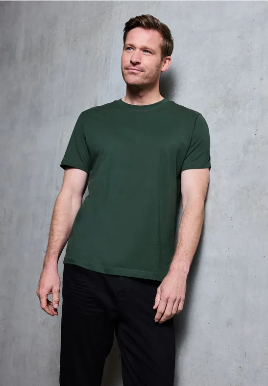 Basic T-Shirt in Unifarbe soft olive green