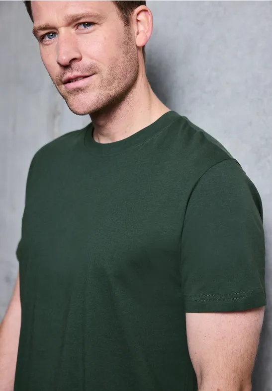 Basic T-Shirt in Unifarbe soft olive green