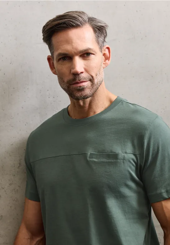 T-Shirt mit Brusttasche timeless green
