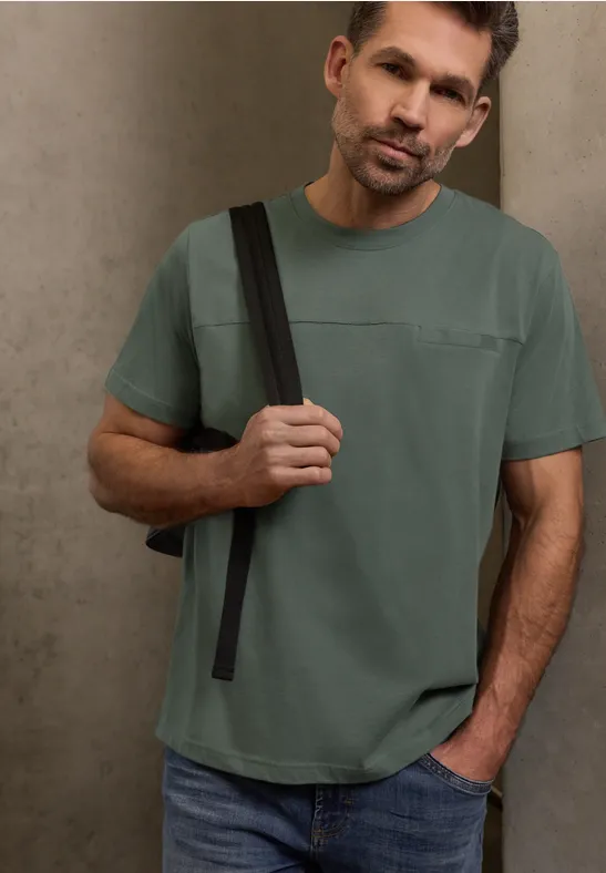 Sweter ze strukturalnymi paskami timeless green