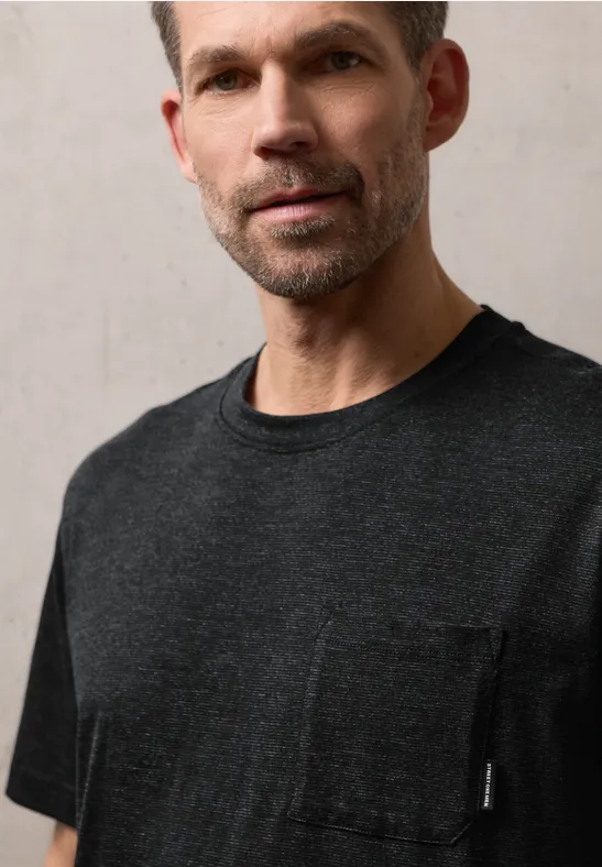 Koszulka z kieszenią na piersi basic black