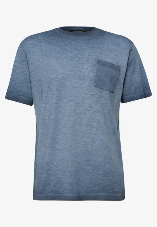 Ein blau meliertes T-Shirt mit Rundhalsausschnitt, kurzen Ärmeln und einer Brusttasche.