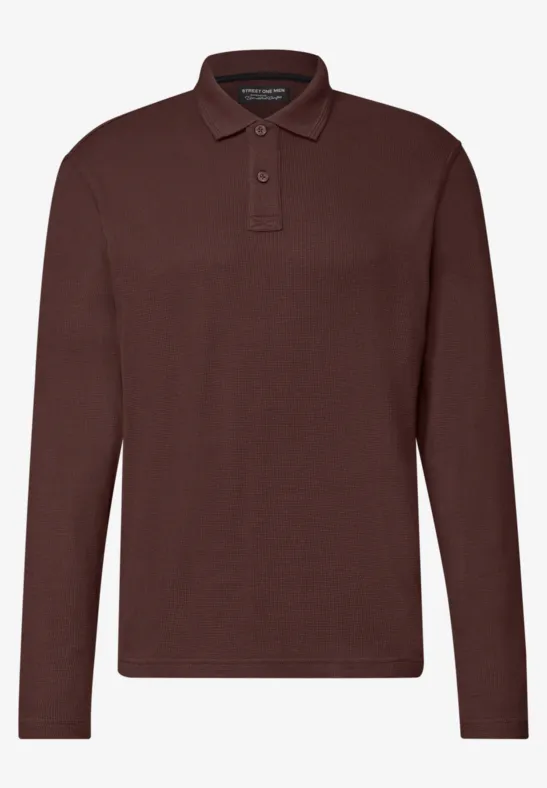 Braunes langärmeliges Poloshirt aus Baumwolle mit Knopfleiste am Kragen.