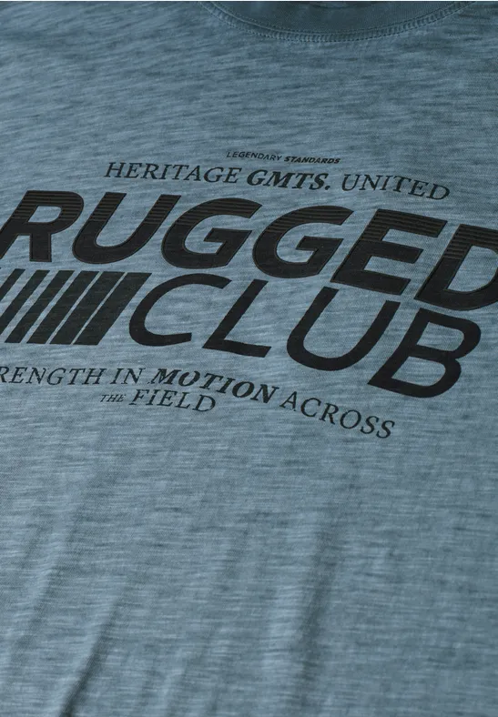Graues T-Shirt mit schwarzem "RUGGED CLUB" Schriftzug und Streifendetail.