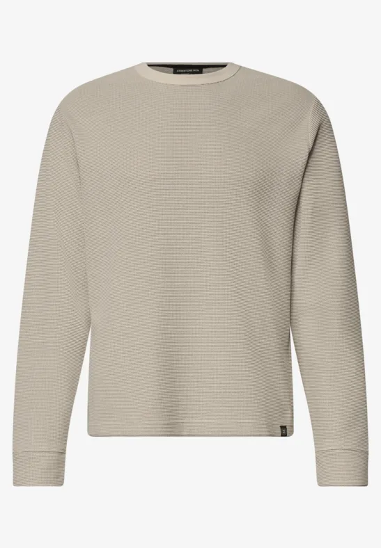 Beiger, langärmliger Pullover mit Rundhalsausschnitt, weichem Material und schmalen Bündchen.