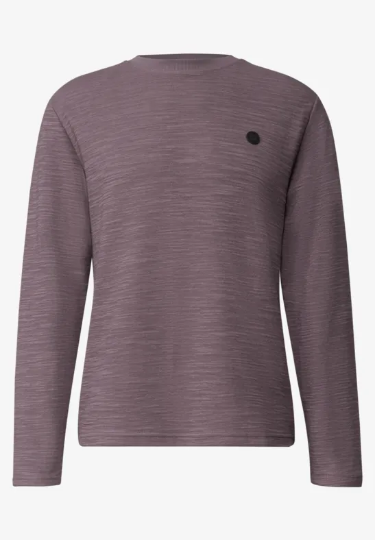 Rückenansicht eines melierten Langarmshirts mit Rundhalsausschnitt und kleinem, rundem Logo.