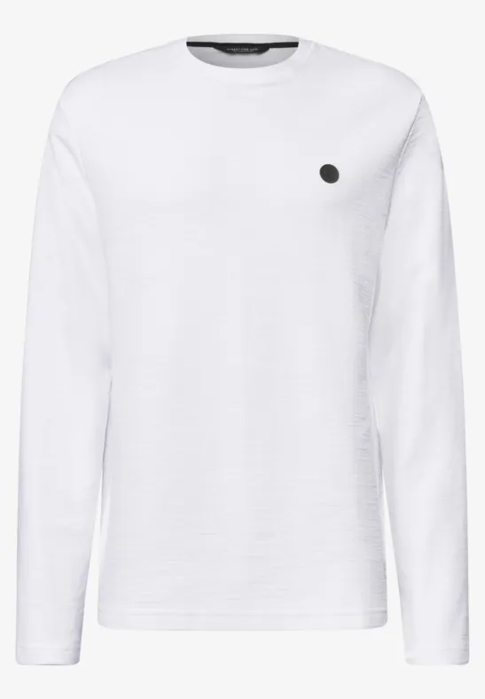 Weißes Langarmshirt mit rundem Ausschnitt und kleinem Logo am Brust