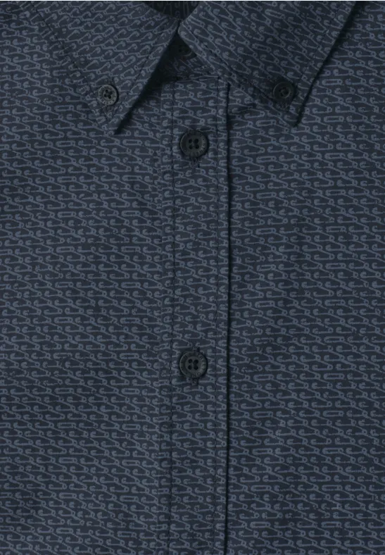 Donkerblauw poloshirt met subtiel, gestructureerd patroon.