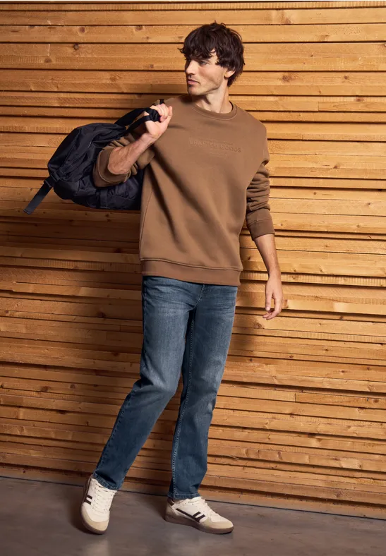 Straight Leg Jeans dark blue wash