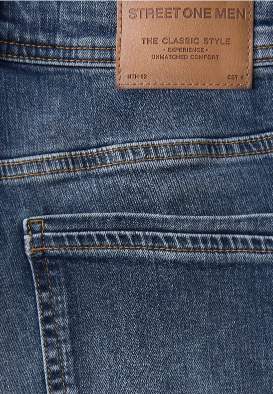 Straight Leg Jeans dark blue wash