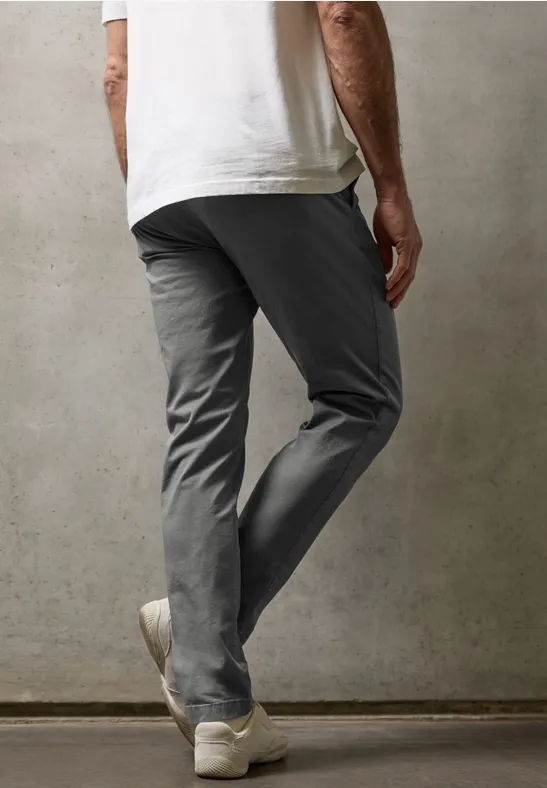 Chino avec ceinture stretch steel grey