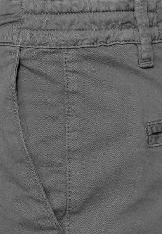 Chino avec ceinture stretch steel grey