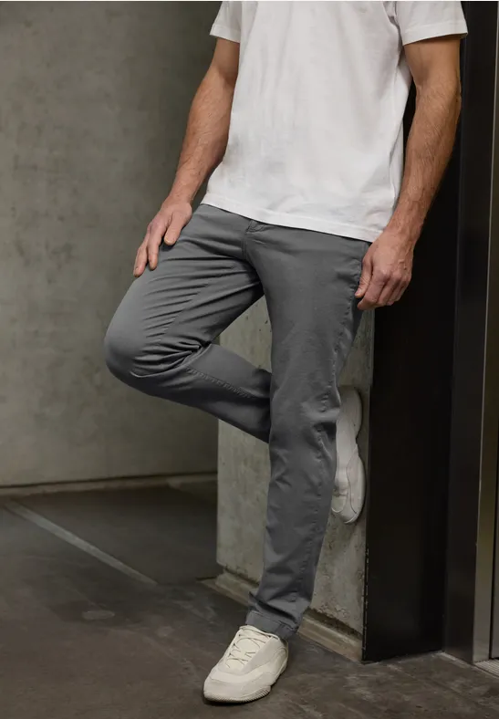 Chino avec ceinture stretch steel grey