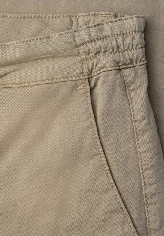 Slim Leg Chino mit Stretchbund warm sand