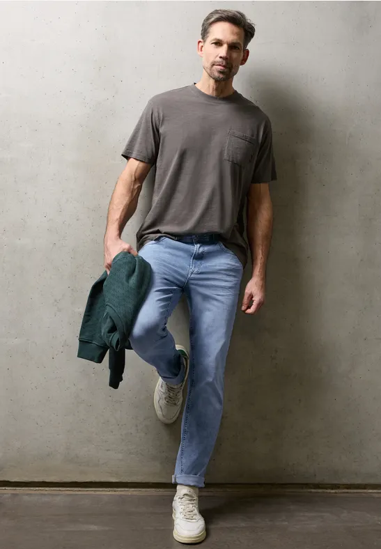 Straight Leg Jeans light blue wash