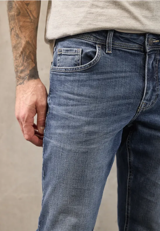 Slim Legs jeans in regular fit indigo blue random wash