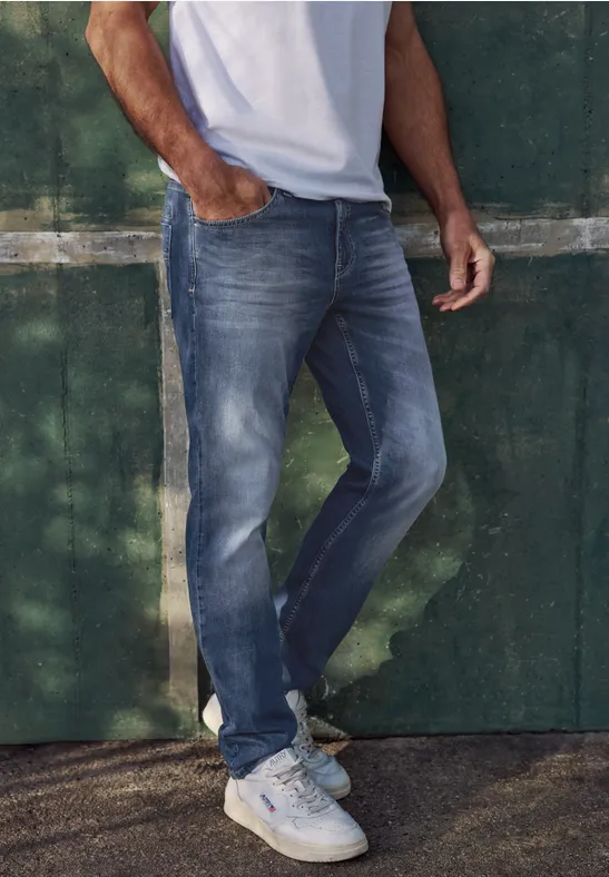 Slim Leg Jeans im Regular Fit mid blue wash