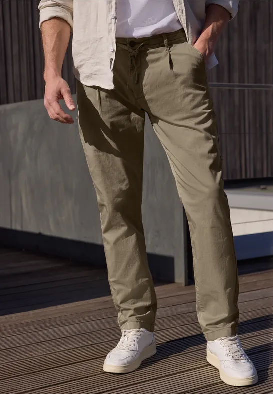 Straight Leg Chino in leichter Qualität warm sand