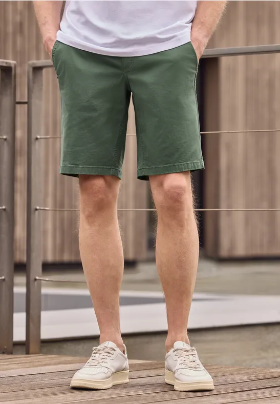 Chino Shorts im Regular Fit mit Taschen smoke green