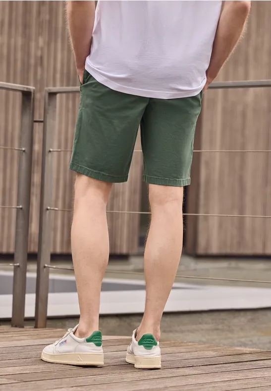 Chino Shorts im Regular Fit mit Taschen smoke green