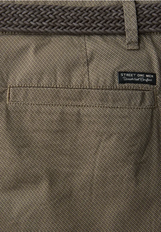 Mid Waist Chino Shorts mit Gürtel warm sand