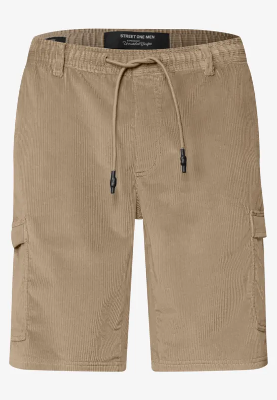 Beige Cargo-Shorts mit elastischem Tunnelzug und seitlichen Taschen.
