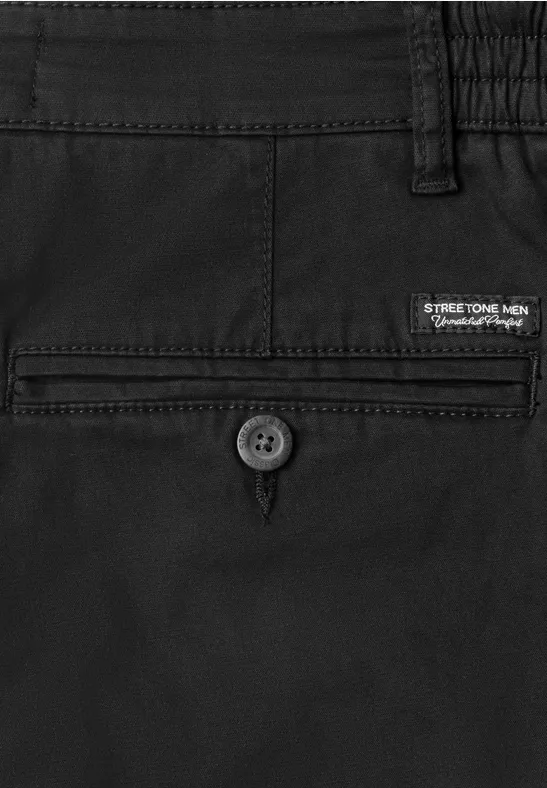 Schwarze Hose mit hinterer Knopftasche, Gürtelschlaufen und elastischem Bund