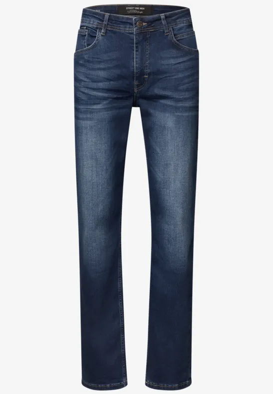 Dunkelblaue Jeans mit geradem Schnitt und klassischen Taschen.